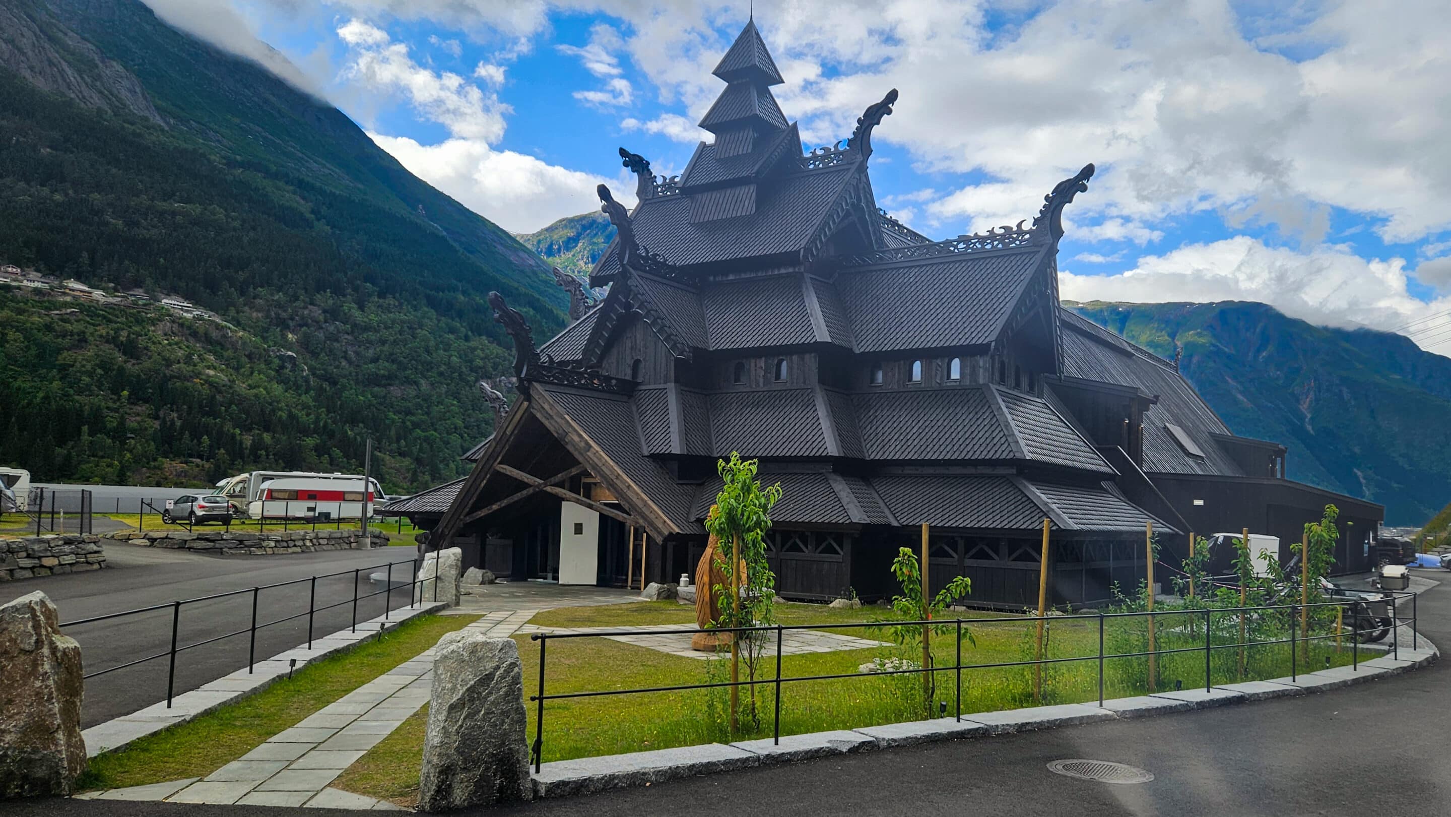 Stavkirken i Odda, Lothepus Camping